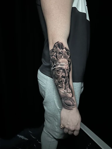 Tattoo realista en antebrazo